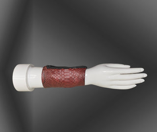 Midashi: Red sleeve in python with pocket